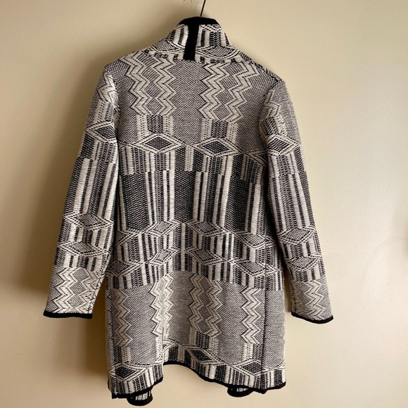 FDJ | Long Abstract Collared Thick Knit Sweater Cardigan w/ Pockets - Picture 2 of 4